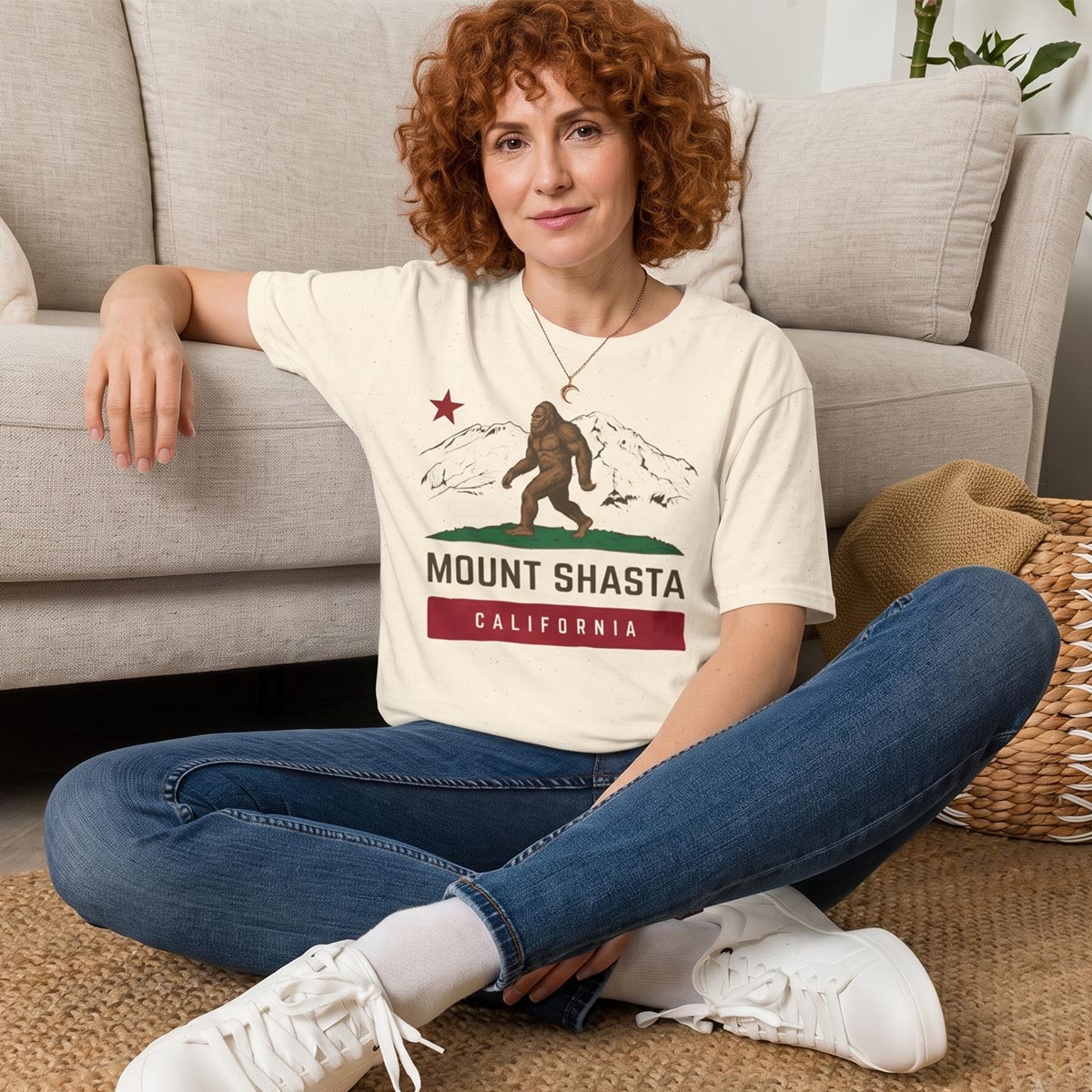 Mount Shasta Sasquatch Bigfoot T-Shirt California Flag (Natural)