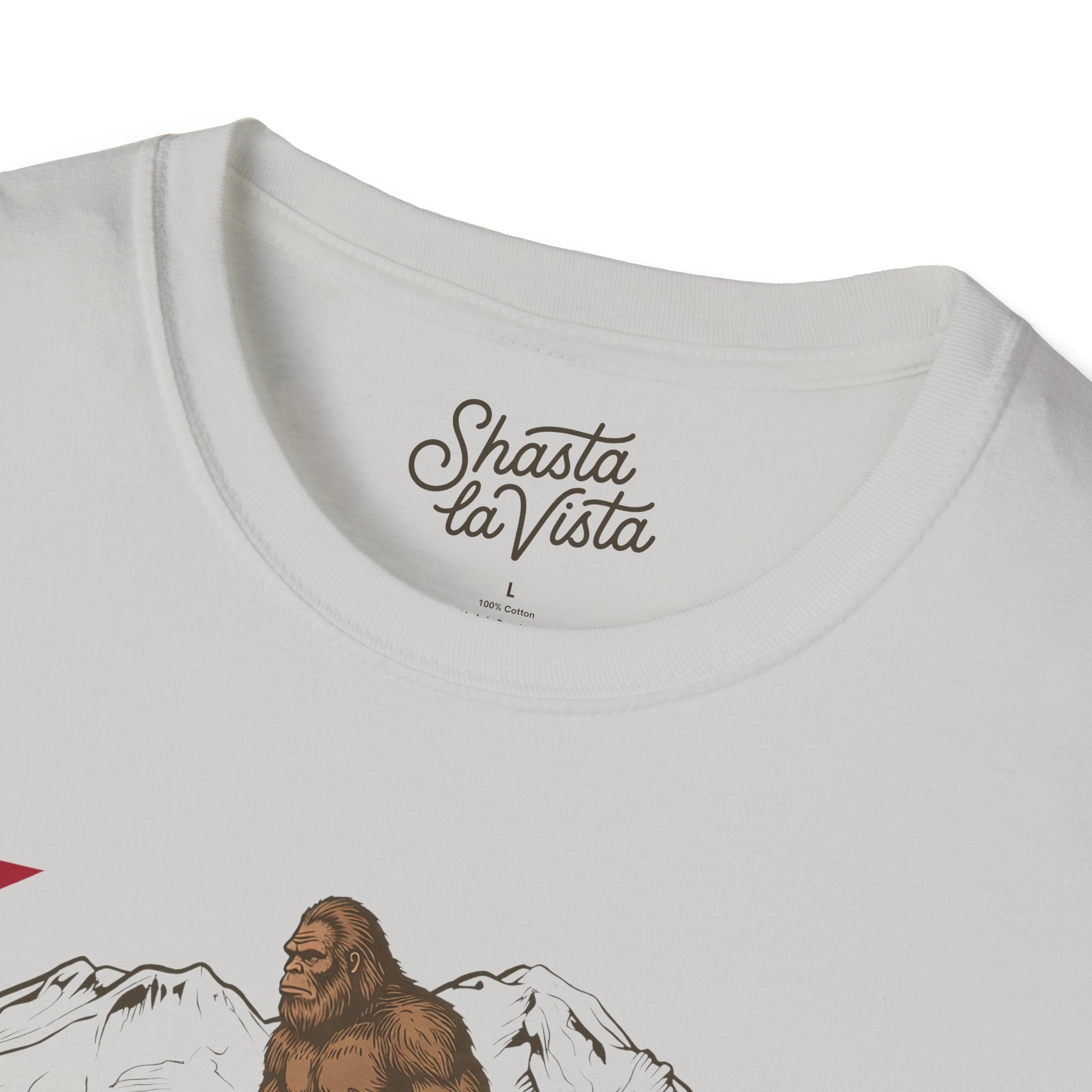 Mount Shasta Sasquatch Bigfoot California Flag T-Shirt (Ice Grey)